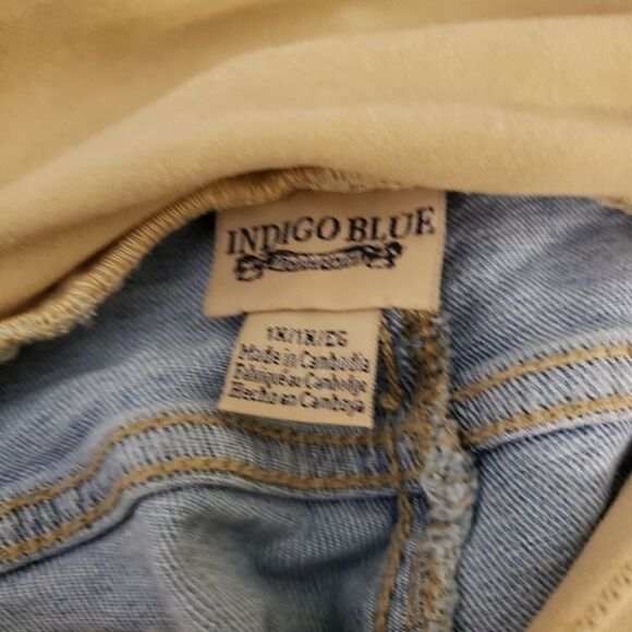 "Indigo blue " Woman's Maternity Distressed Jean Shorts Size: 1X NWT - Picture 3 of 6